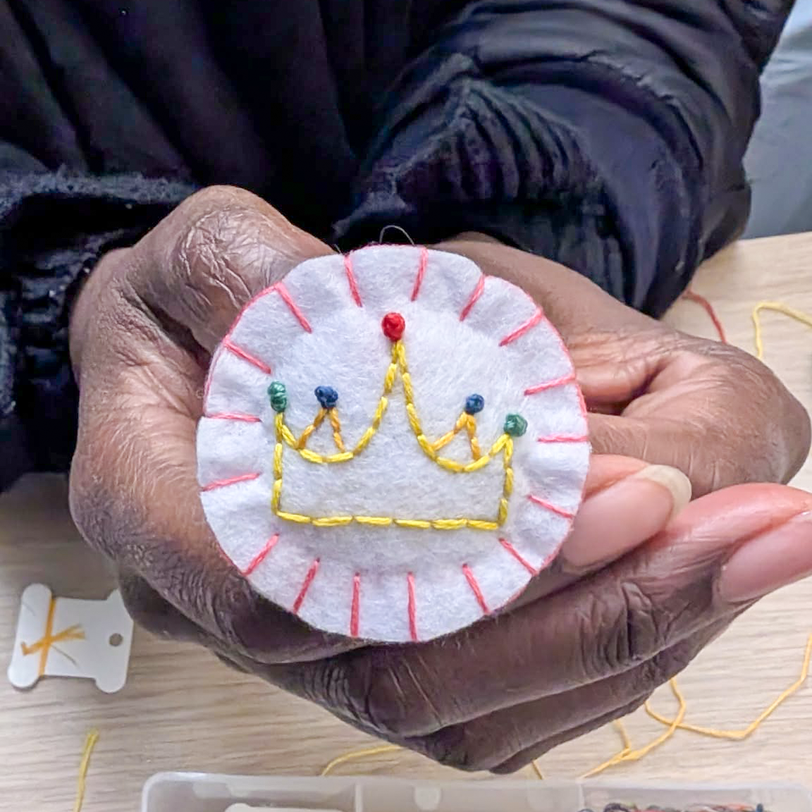 Broche couronne cours Montauban