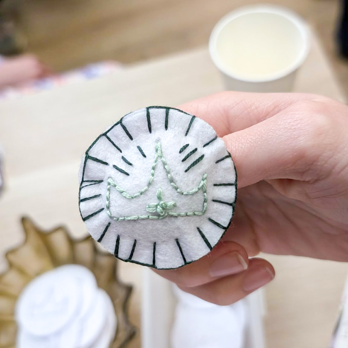 Atelier broderie broche Montauban