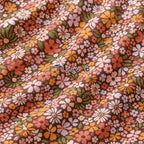 Tissu fleuri proposé pour un atelier de broderie à Toulouse avec affirmations positives