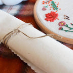 Détail du kit de broderie d’automne pour débutant avec toile et broderie florale