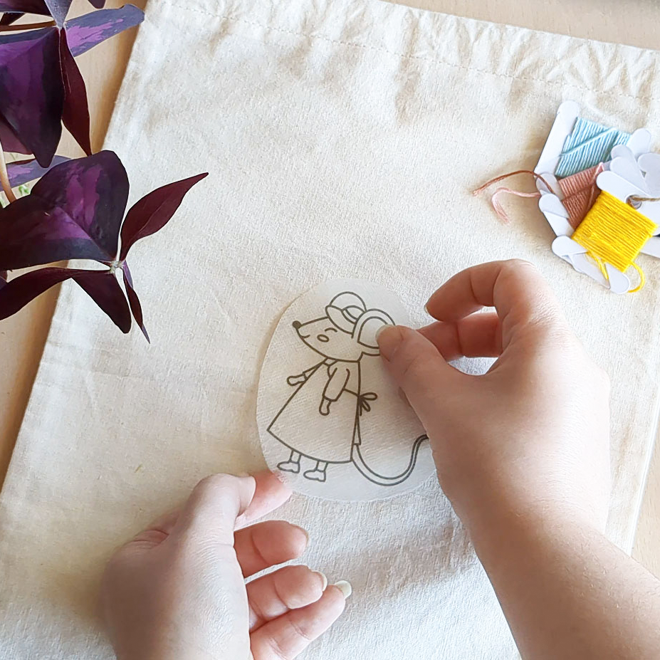 Kit de broderie débutant, petite souris, illustration enfant, papier hydrosoluble